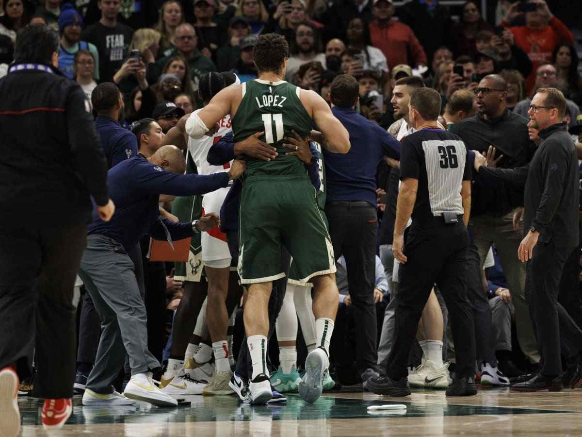 Gary Trent Sr. threatens to SOCK Brook Lopez for manhandling his son during the Bucks vs Raptors game