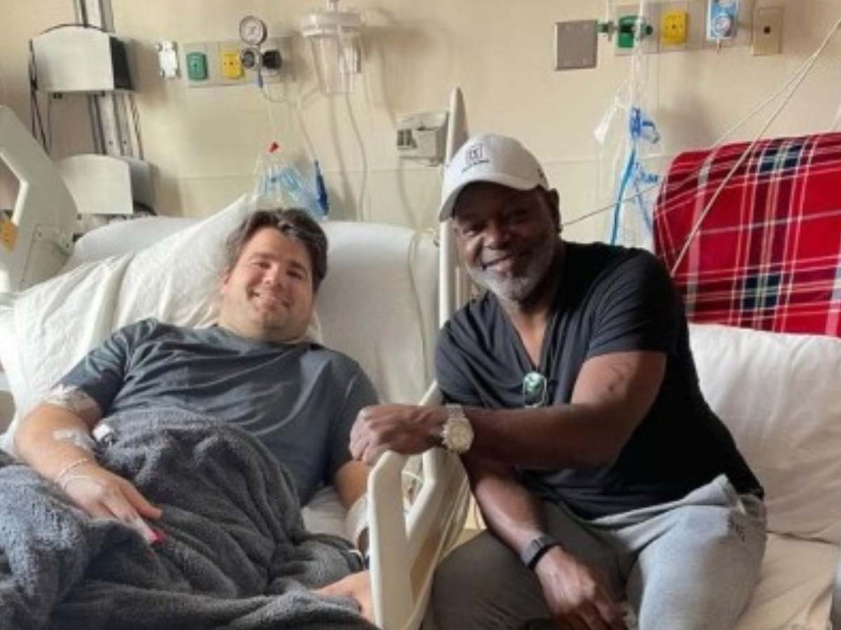 NFL legend Emmitt Smith visits a recovering Peyton Hillis after heroic effort landed him in the ICU