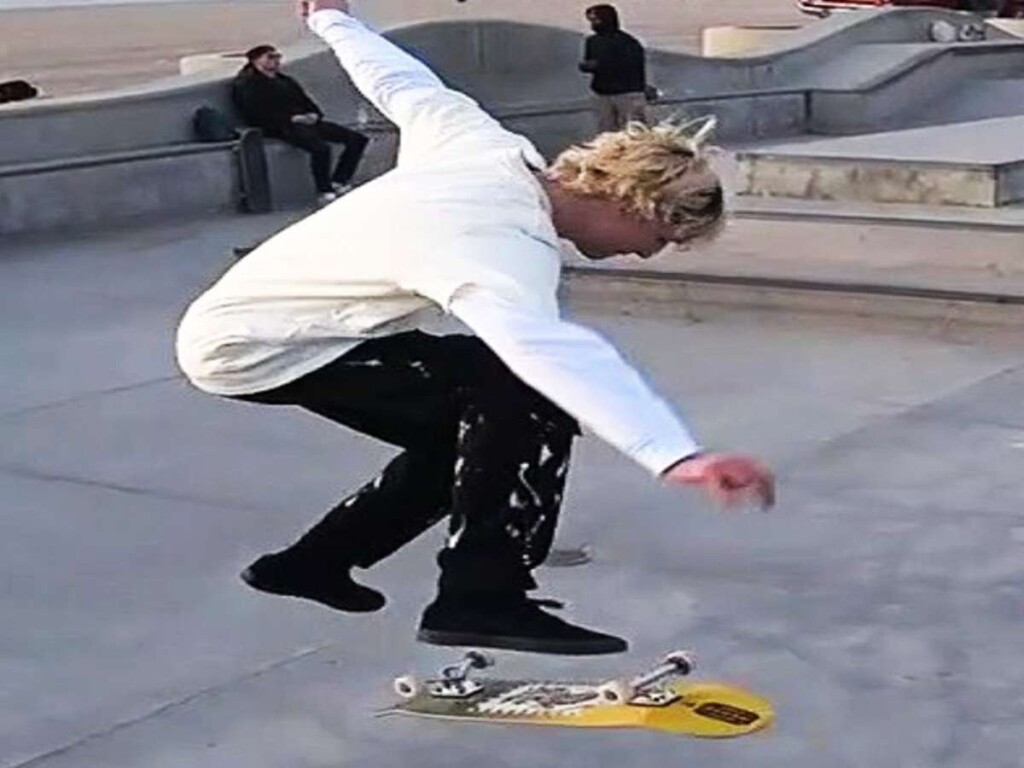 "Come down to San Diego and skate," xQc is taken aback after Tony Hawk's son invites him to skate at his private skatepark