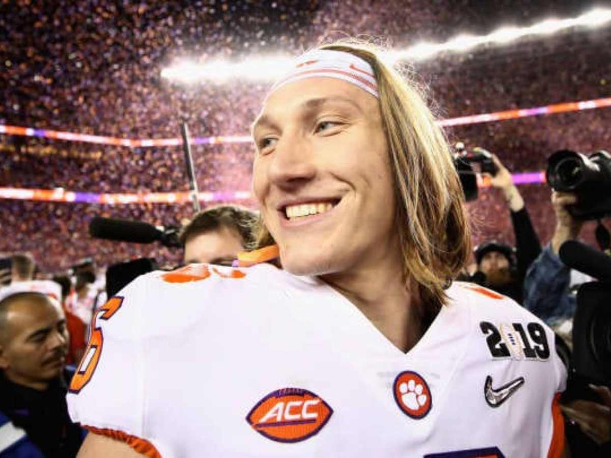 WATCH: “This is what a leader looks like”- Social Media heaps PRAISE on Jaguars QB Trevor Lawrence following act of leadership during Chiefs defeat