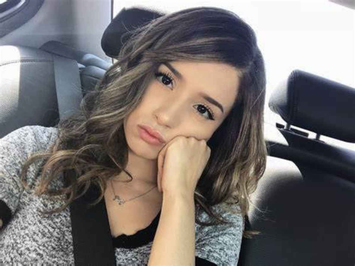 Pokimane cites the example of her own chubby cheeks in the past to abstain the youth who seek surgery