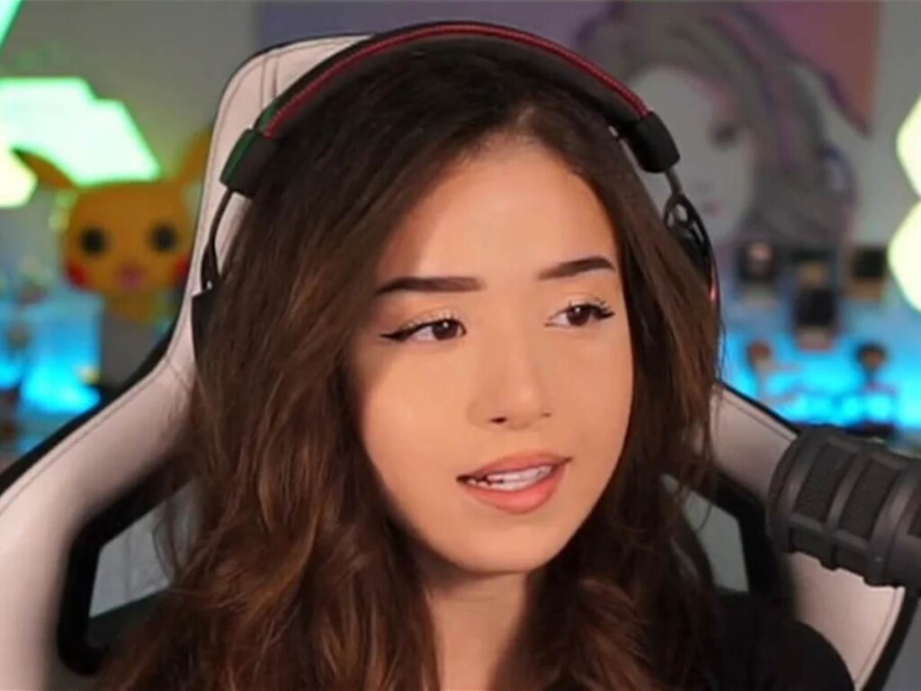 Pokimane cites the example of her own chubby cheeks in the past to abstain the youth who seek surgery