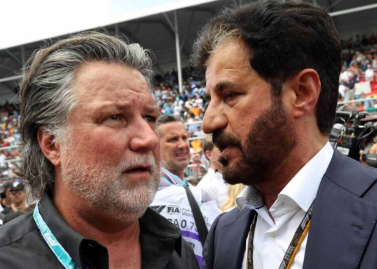 Michael Andretti (L) with FIA President Mohammed Ben Sulayem (R)