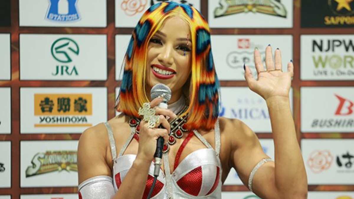 WATCH: Sasha Banks confronts Kairi Sane as she makes Jaw-dropping NJPW debut