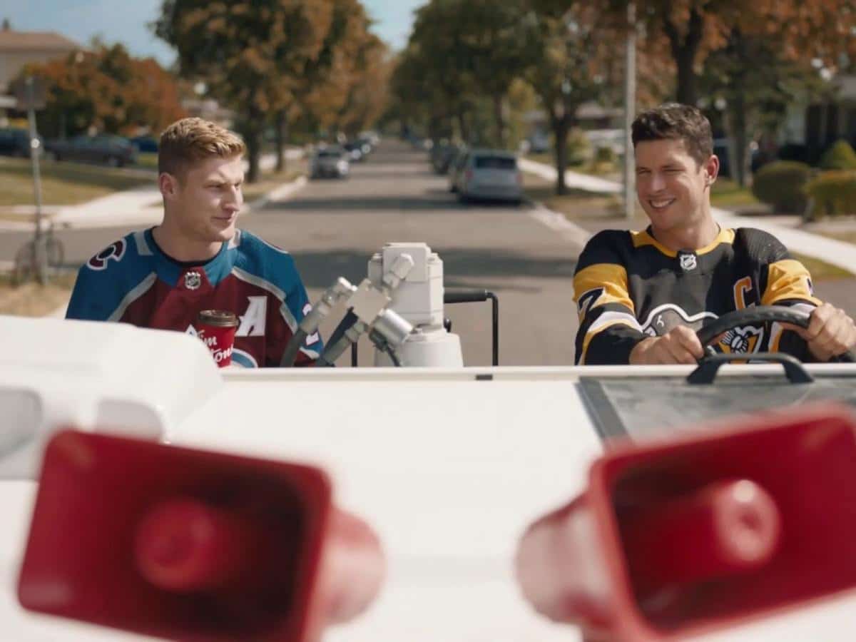 <strong></noscript>WATCH: Sidney Crosby and Nathan Mackinnon’s HILARIOUS match at Tim Hortons have fans cracking in amusement</strong>