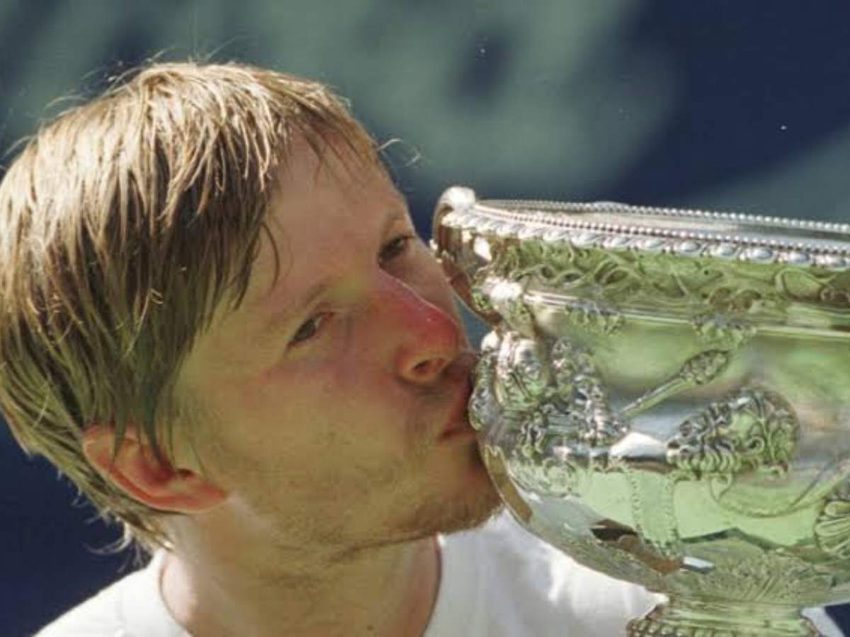 Former champion Yevgeny Kafelnikov disappointed with Australian Open organizers over removal of nationality