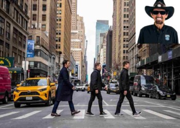 Richard Petty snubs two Legacy Motor Club superstars while revealing his pick for the 2023 Daytona 500 win