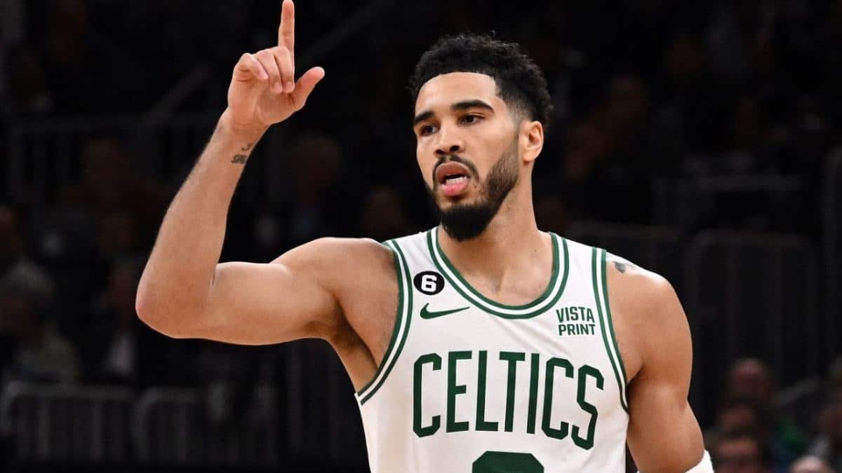 “This is why he runs the NBA” Fans react as Jayson Tatum delivered MVP-level performance against the Bulls