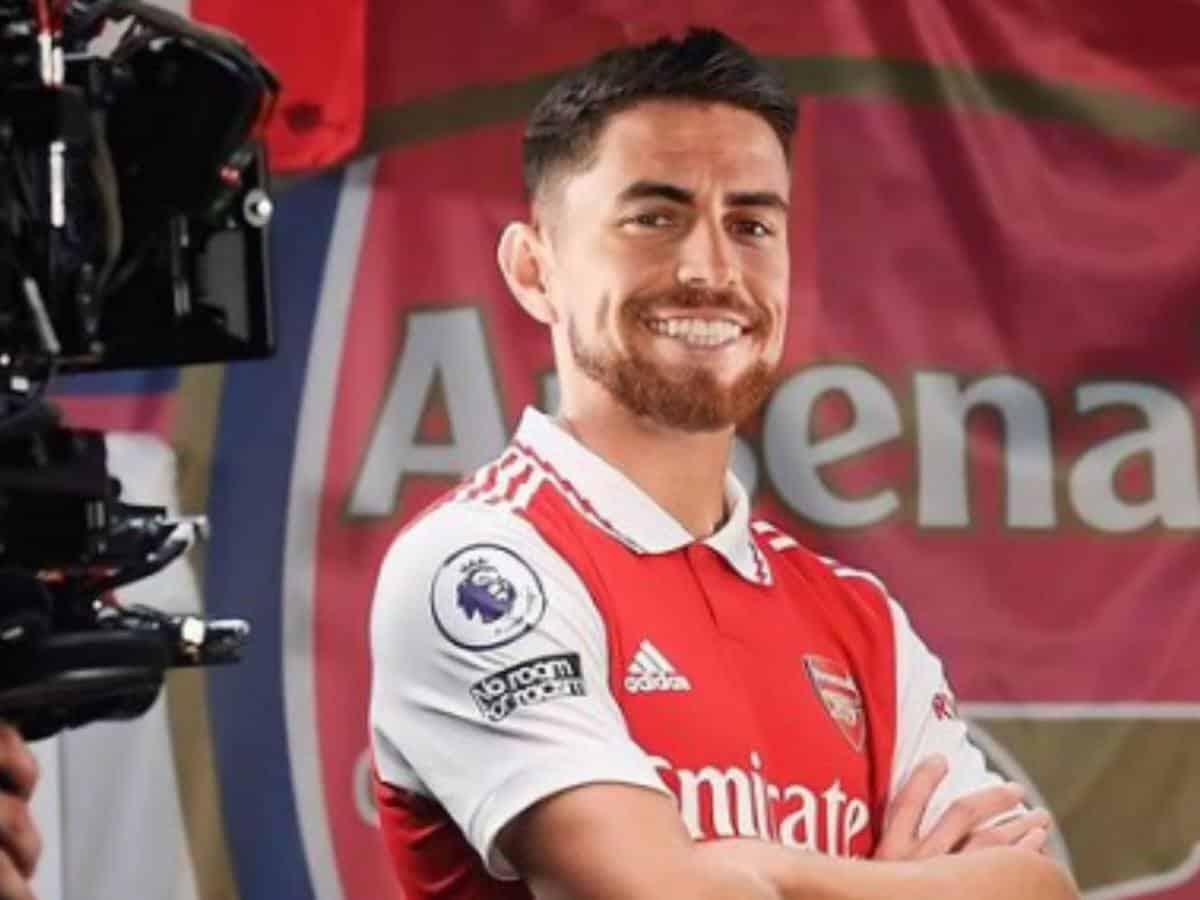 “Chelsea fans are laughing at us, Would rather play with 10 men”- Fans react to Jorginho’s deadline day move to Arsenal