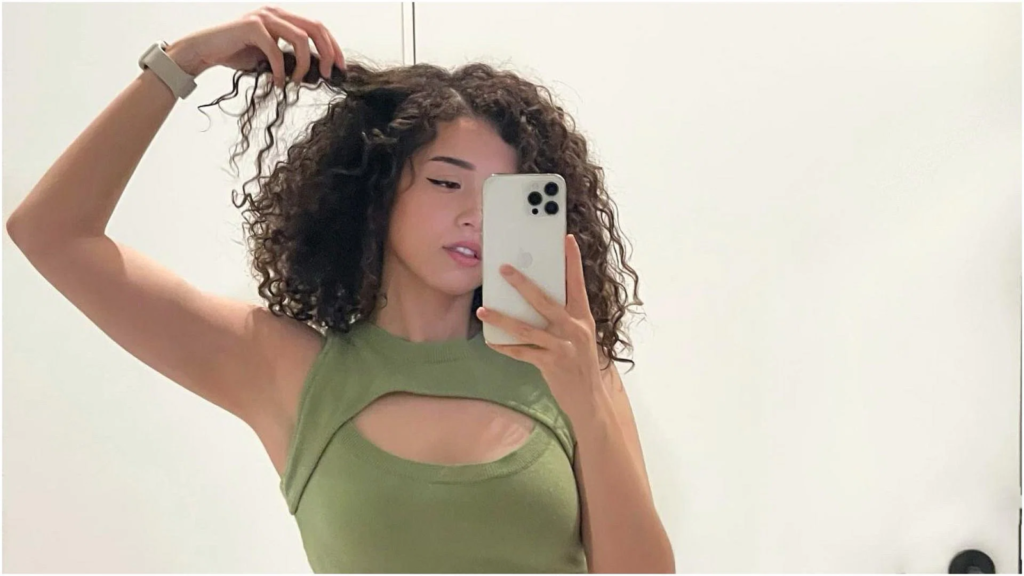 Pokimane Curly Hair Is It Fake Or Natural Fans Go Gaga Over Streamer S New Fashion Firstsportz