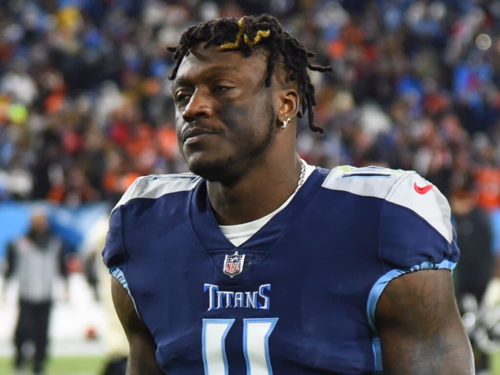 AJ Brown Titans Eagles