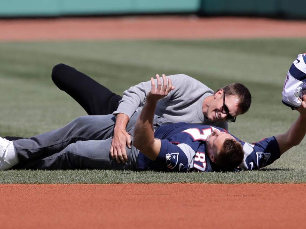 “Made him pee the bed,” Rob Gronkowski REVEALS a hilarious prank he pulled on NFL legend Tom Brady during April Fools Day