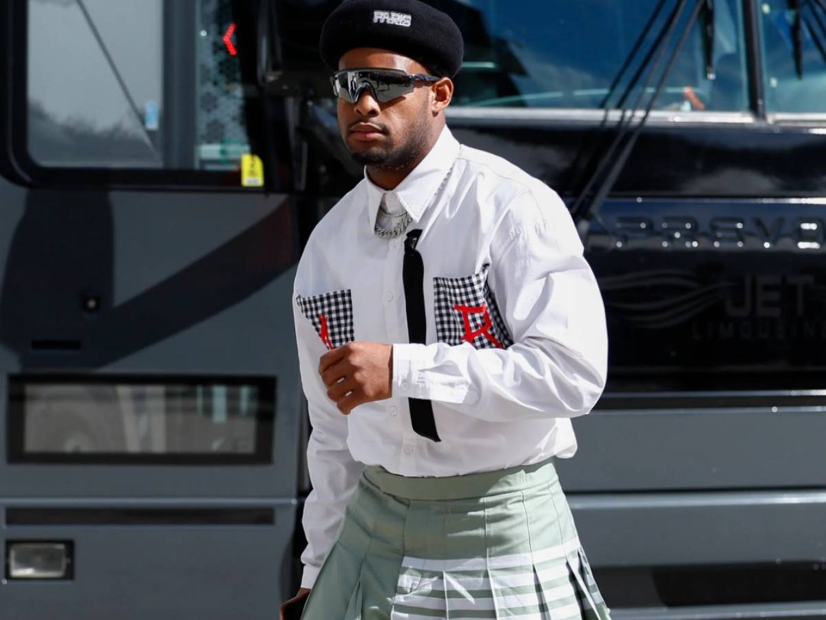 “Sold the soul for the win” – Social media brutally reprimands Chiefs’ JuJu Smith-Schuster for showing up in a BIZARRE skirt for the Super Bowl