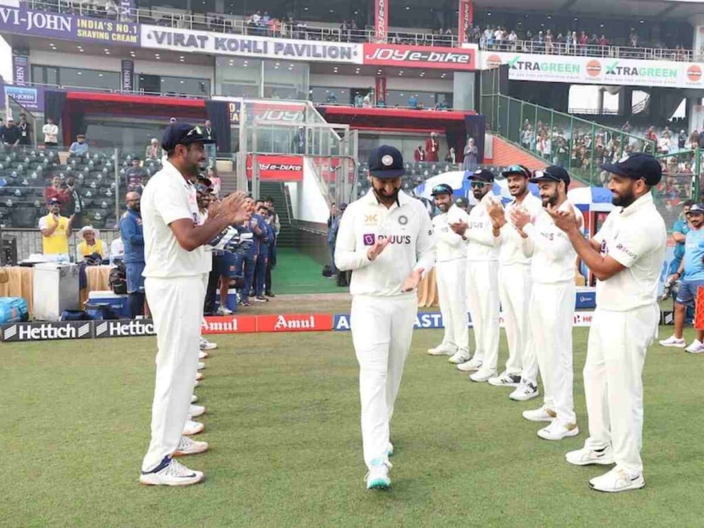 Cheteshwar Pujara gets Guard of Honor from teammates