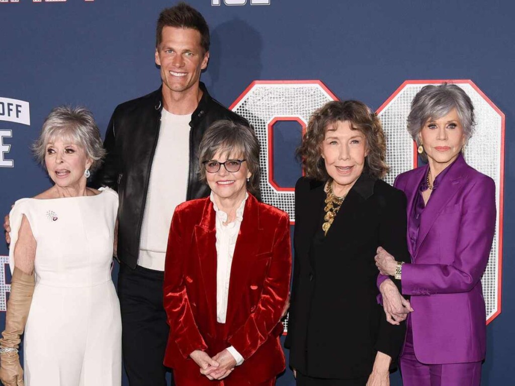 Tom Brady with the cast of 80 for Brady (Image via People.com)