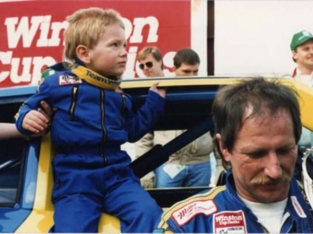 Dale Earnhardt Jr and Dale Earnhardt Sr. (Credits: racersreunion)