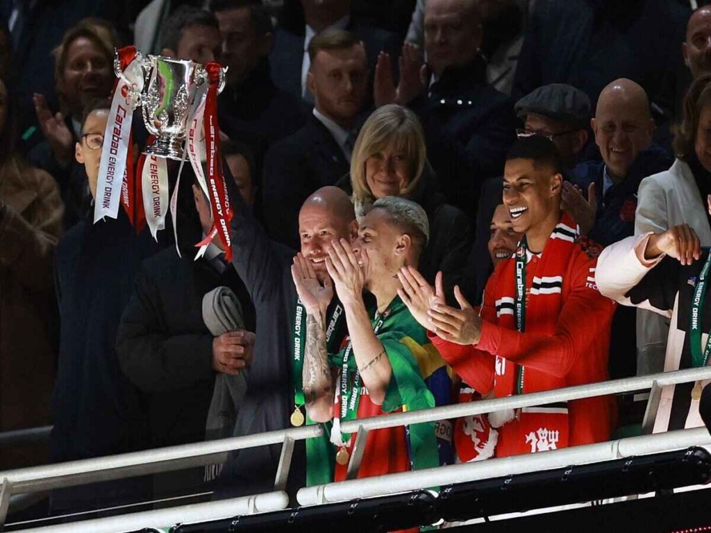 Manchester United  wins EFL Cup