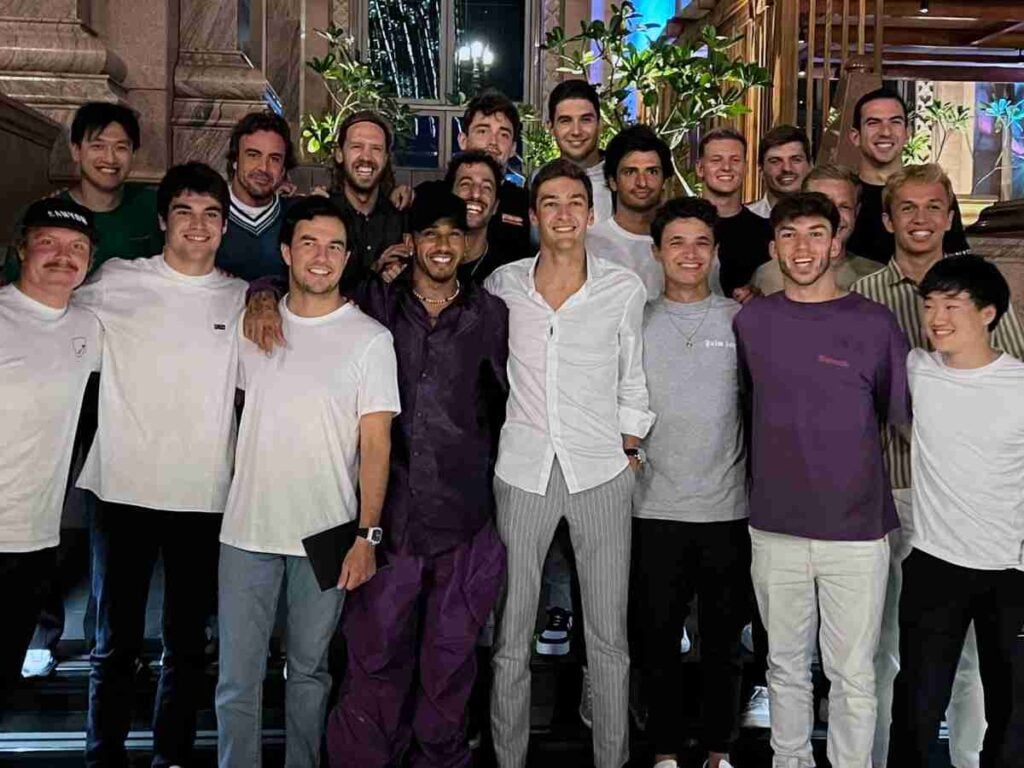 Max Verstappen (top right) and Lewis Hamilton (center) at the 2022 Drivers' Dinner