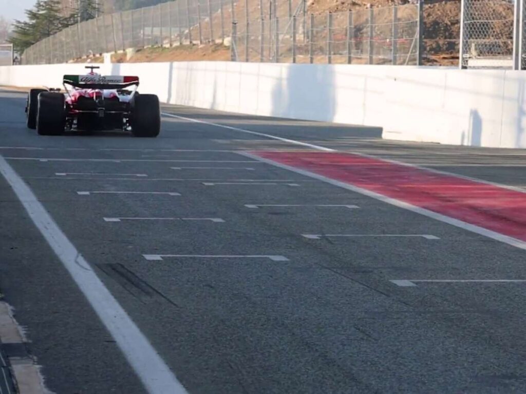 Valtteri Bottas in the Alfa Romeo C43 at the Circuit de Barcelona-Catalunya