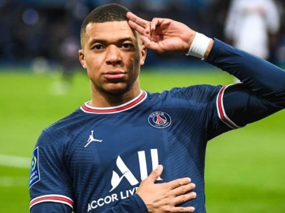 Kylian Mbappe pens down a mysterious message for Manchester United ahead of the Europa clash against Barcelona