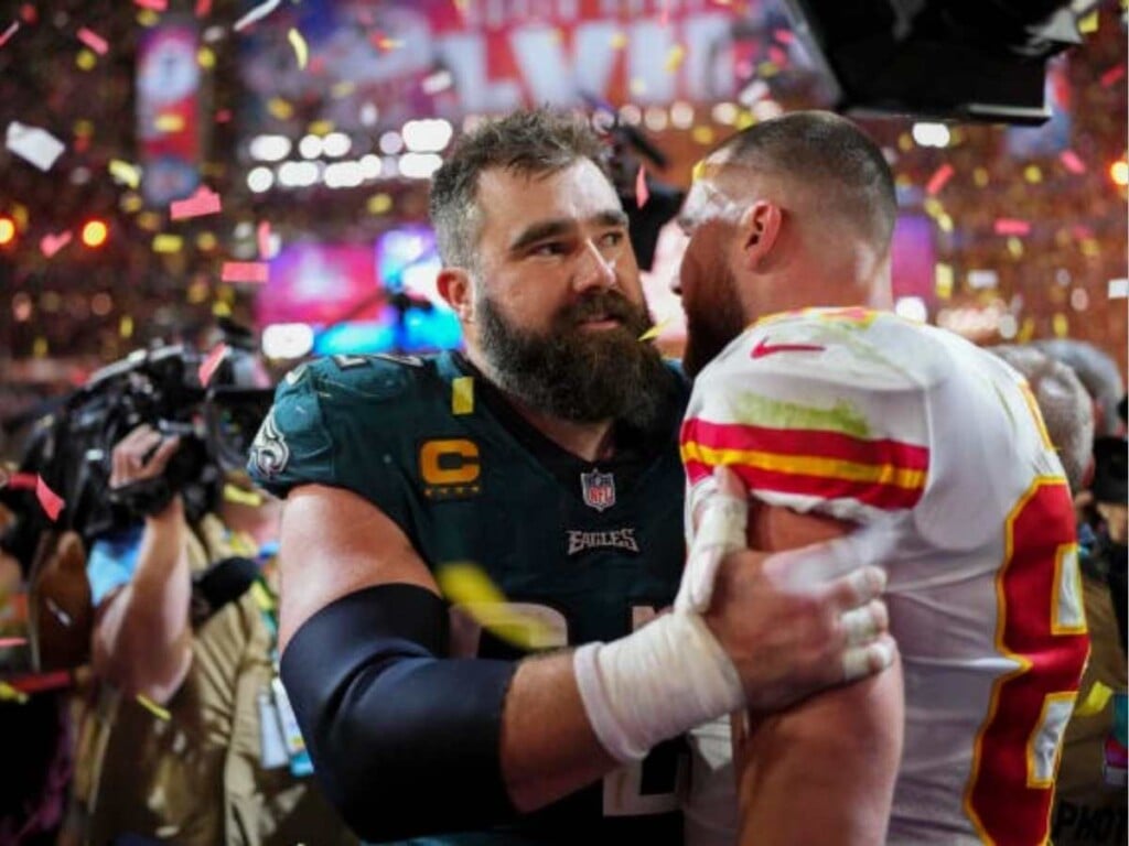 Jason hugging his brother Travis Kelce after Super Bowl loss (Image via Yahoo! Sports)