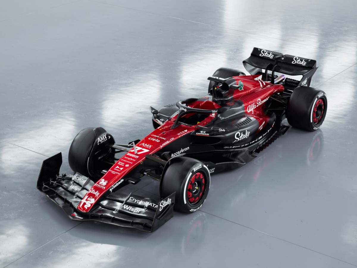 Alfa Romeo reveals new black and red C43 for the 2023 F1 season