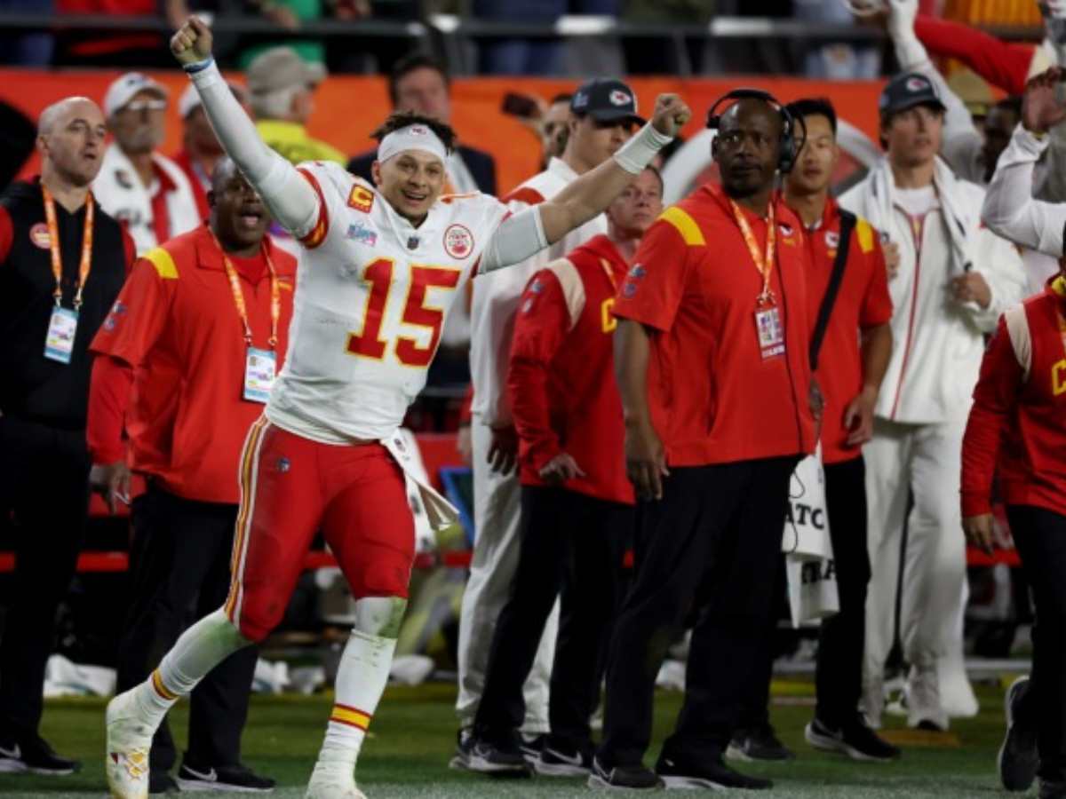 Patrick Mahomes lights up Super Bowl night in Glendale, Arizona