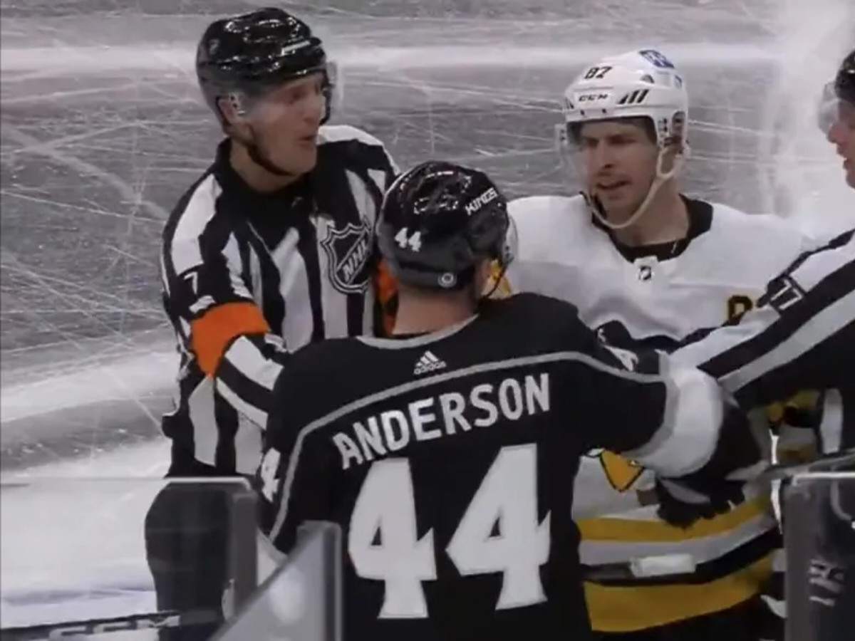 <strong>WATCH – Sidney Crosby receives 1st game misconduct as LA fans serenade “The Next One” exit, NHL Twitter reacts</strong>