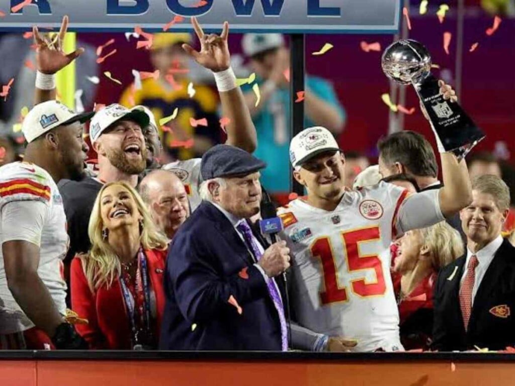 Patrick Mahomes with the Lombardi Trophy (via Fox Sports)