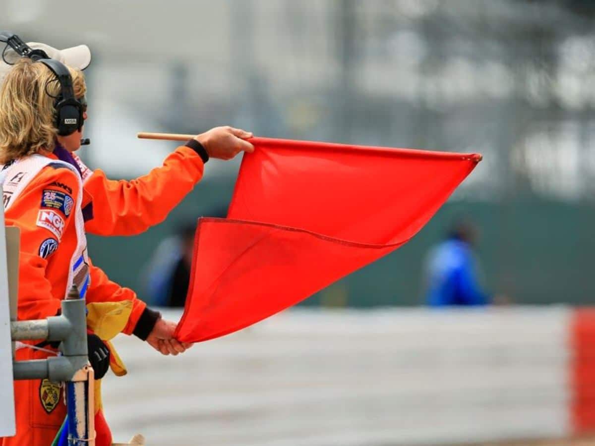 Blue Flag F1 What does blue flag in Formula 1 means?