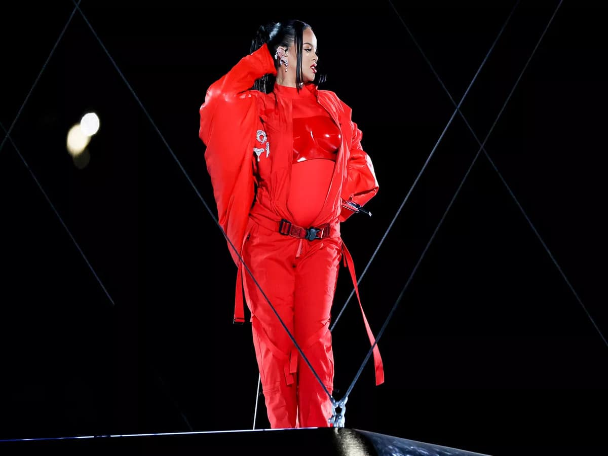 WATCH: Rihanna, pregnant with her second child ROCKS the Super Bowl halftime performance