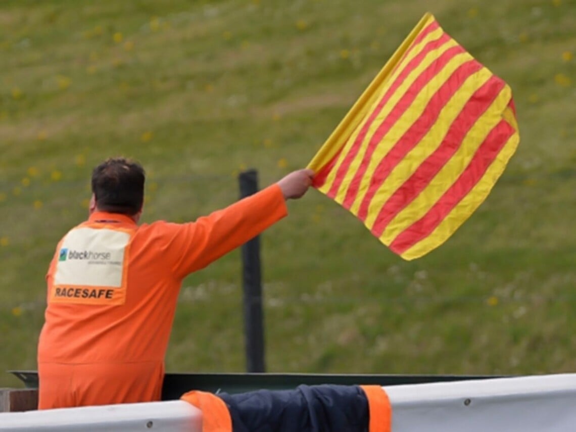 Blue Flag F1 What does blue flag in Formula 1 means?