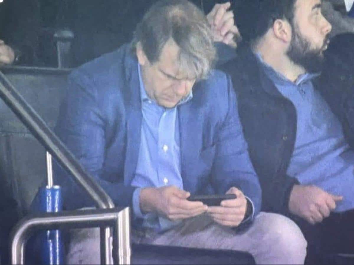 “Checking his phone to see if the transfer window was still open,” Fans react as Todd Boehly got caught on Camera Gaming during Chelsea’s PL match 