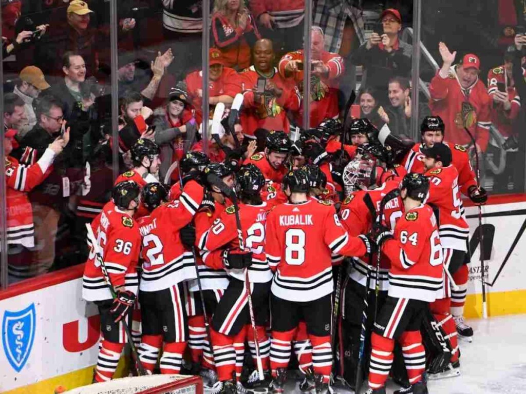 Blackhawks celebrate Patrick Kane [Image Credit: The Toronto Star]