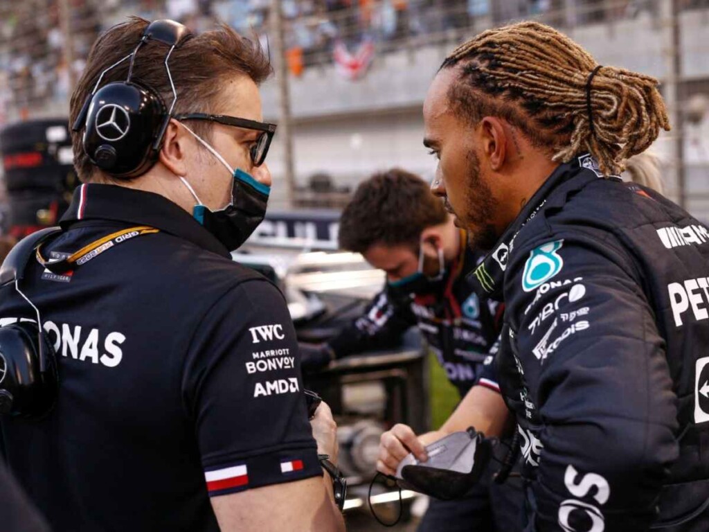 Lewis Hamilton with his race engineer Pete Bonnington 