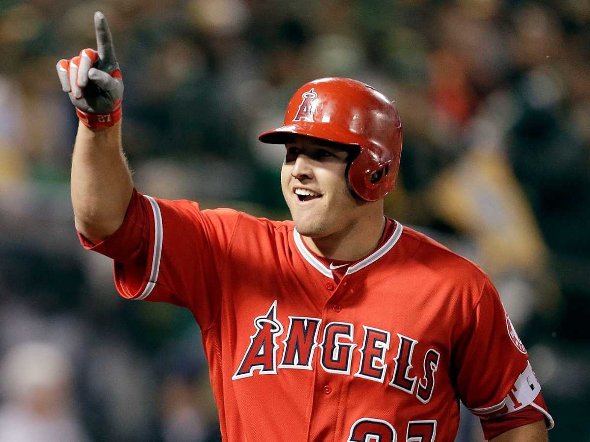 Mike Trout nearly hit by own team in World Baseball Classic warmup game