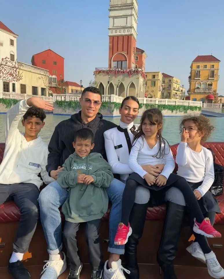 Cristiano Ronaldo Georgin Rodriguez family 1