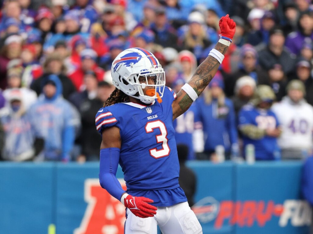 Bills DB Damar Hamlin wins the 2023 George Halas award after surviving ...