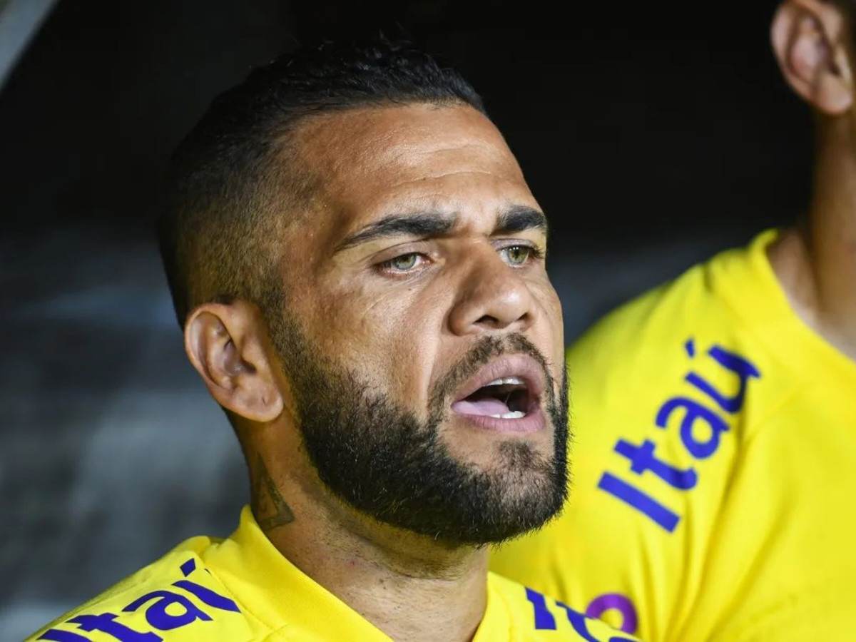 Dani Alves catches attention of authorities after being involved in cigarette smuggling inside prison: Reports