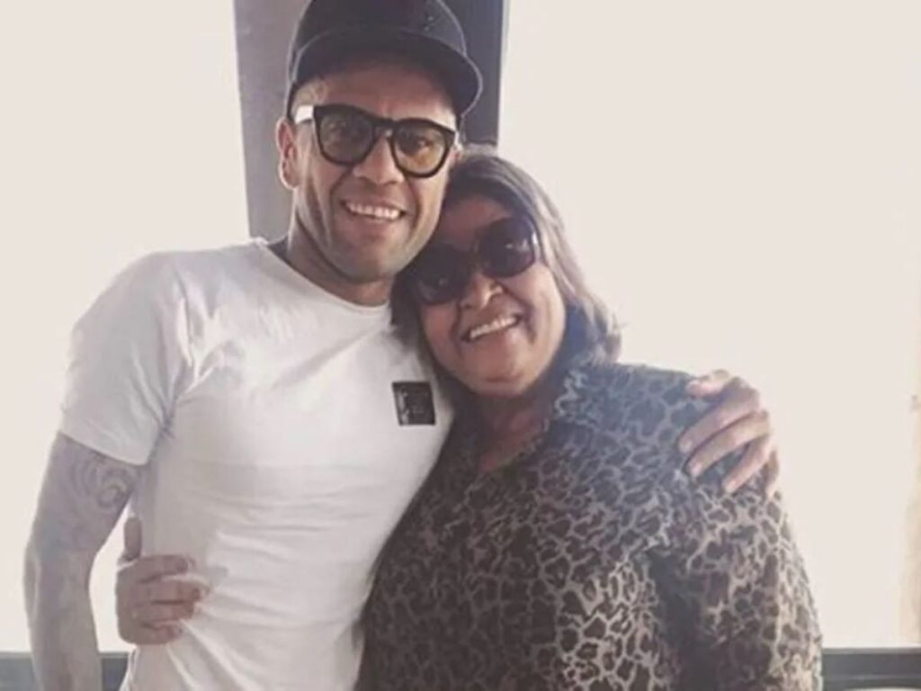 Dani Alves mother