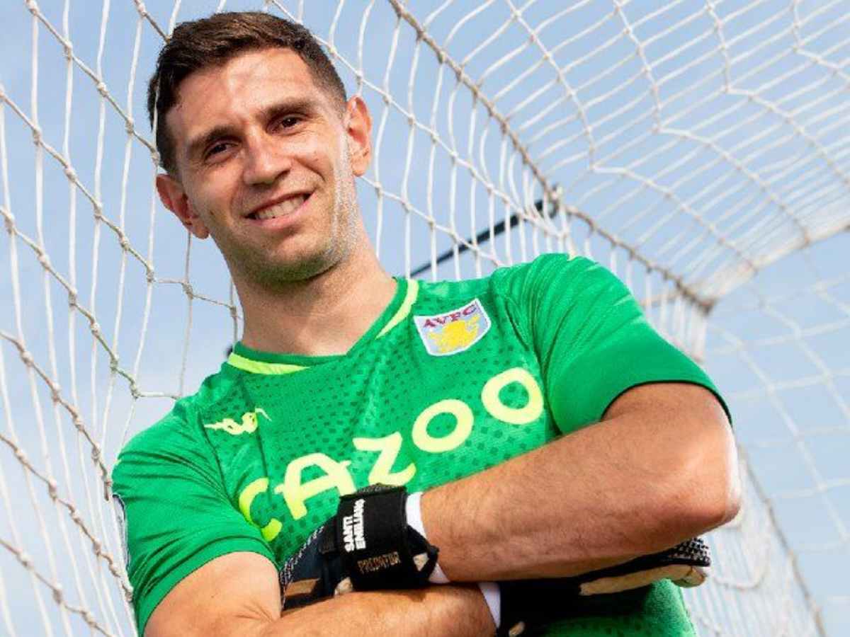 Emiliano Martinez auctions his FIFA World Cup final gloves to help children battling cancer