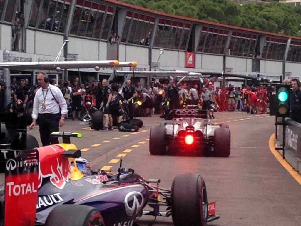 Why did F1 ban refuelling? 5 F1 Pitbox