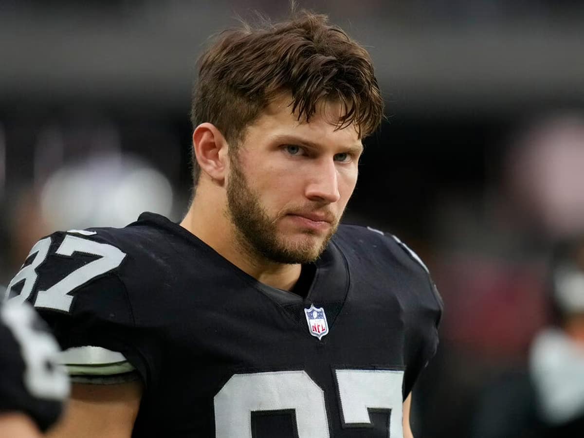 Former Raiders TE Foster Moreau forced to STEP AWAY from football after discovering he has cancer during routine medical tests with the Saints