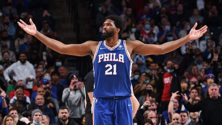 “NBA should still be fining players for this s**t” – Joel Embiid’s EMBARASSING flop has NBA Twitter fuming