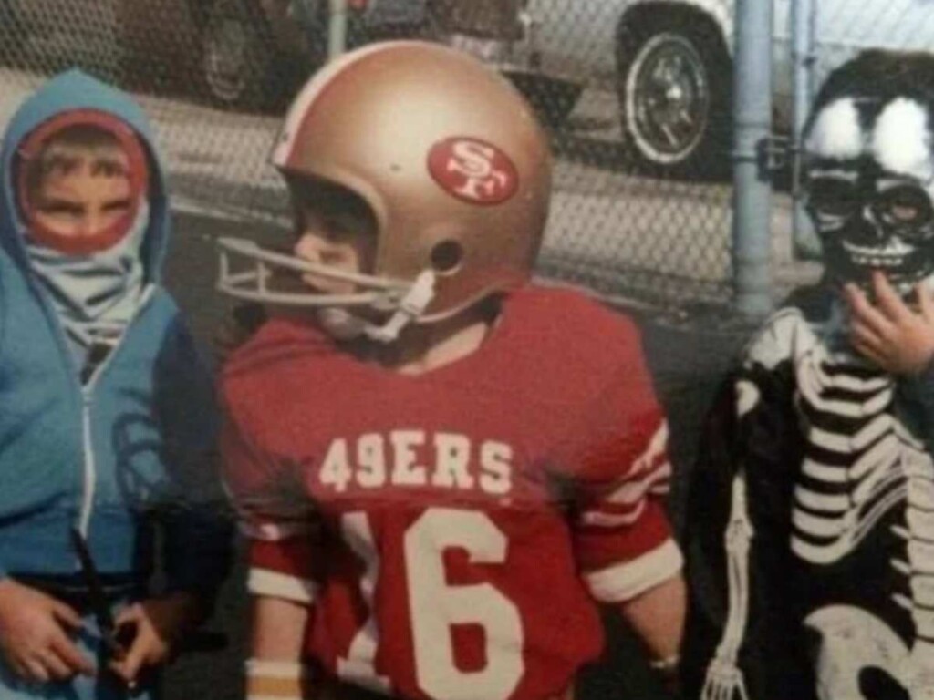 Young Tom Brady in a 49ers jersey (Image via Boston.com)