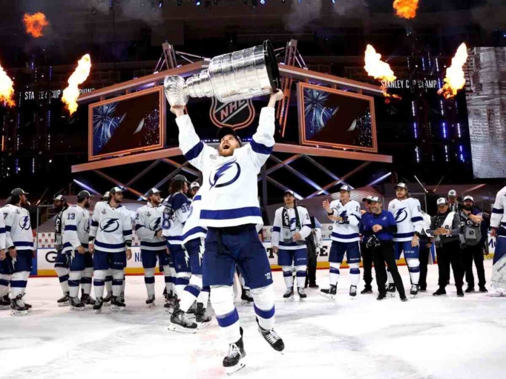 Tampa Bay Lightning hoist Stanley Cup [Image Credit: Time]