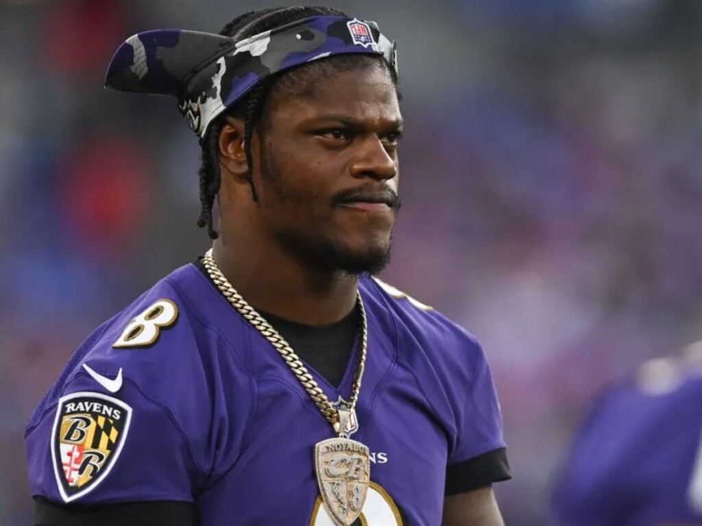 'Franchise tag or secure the bag?' Lamar Jackson and the Baltimore Ravens have reached a stalemate in the QBs contract negotiations 1 LAMAR JACKSON