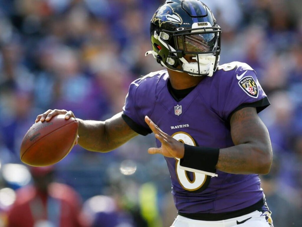 'Franchise tag or secure the bag?' Lamar Jackson and the Baltimore Ravens have reached a stalemate in the QBs contract negotiations 2 LAMAR JACKSON