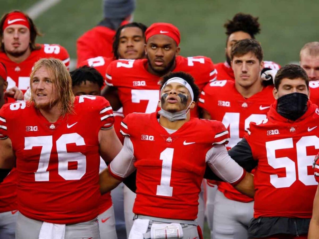 Ohio State football team (Image via The Champaign Room)