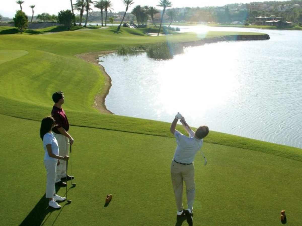 How does foursome work in golf?